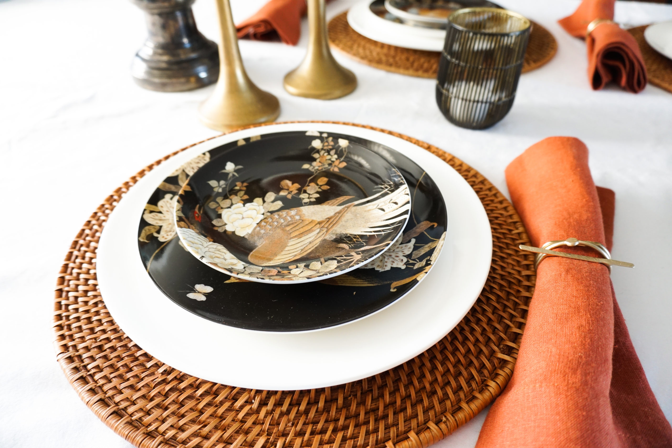Setting the Perfect Holiday Table: A Guide to Stressless Entertaining